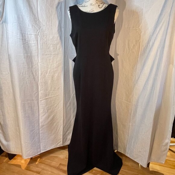 Long black dress evening graduation low back bow back detail sleeveless size L - Picture 2 of 11